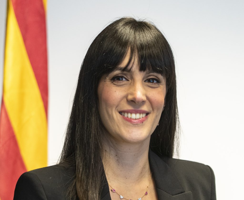 Participa en un almuerzo con Gina Tost, secretaria de políticas digitales de la generalitat de Catalunya