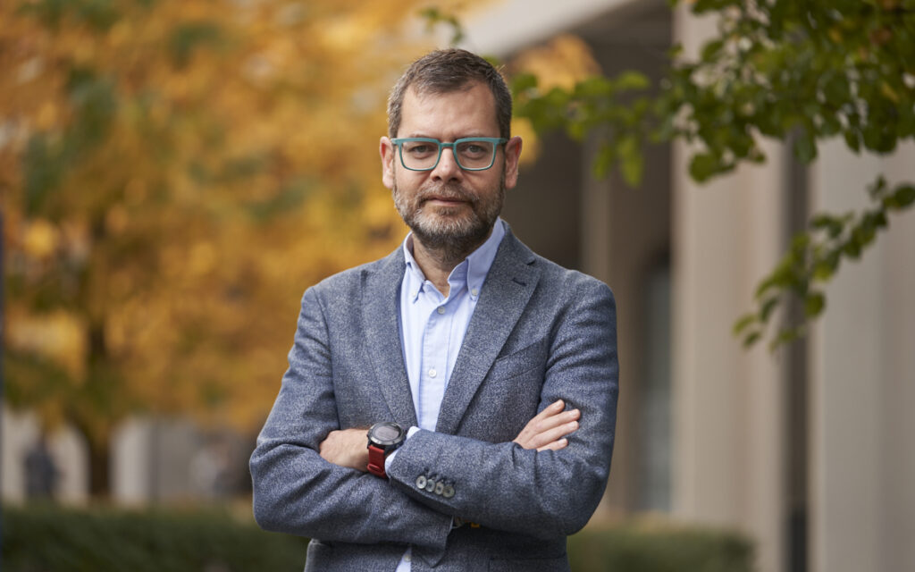 PARTICIPA EN UN ALMUERZO CON ORIOL ALCOBA, director general de Industria  de la Generalitat de Catalunya